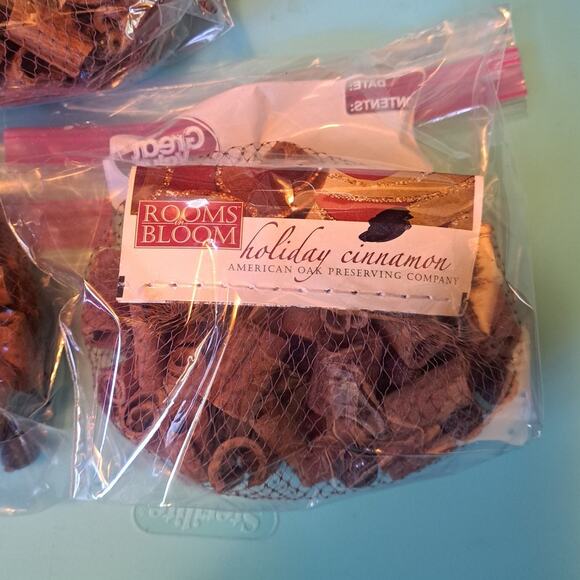 3x Rooms in Bloom Holiday Cinnamon Stick & Rose Hip Scented Decor (0.6oz Each) - Picture 7 of 8